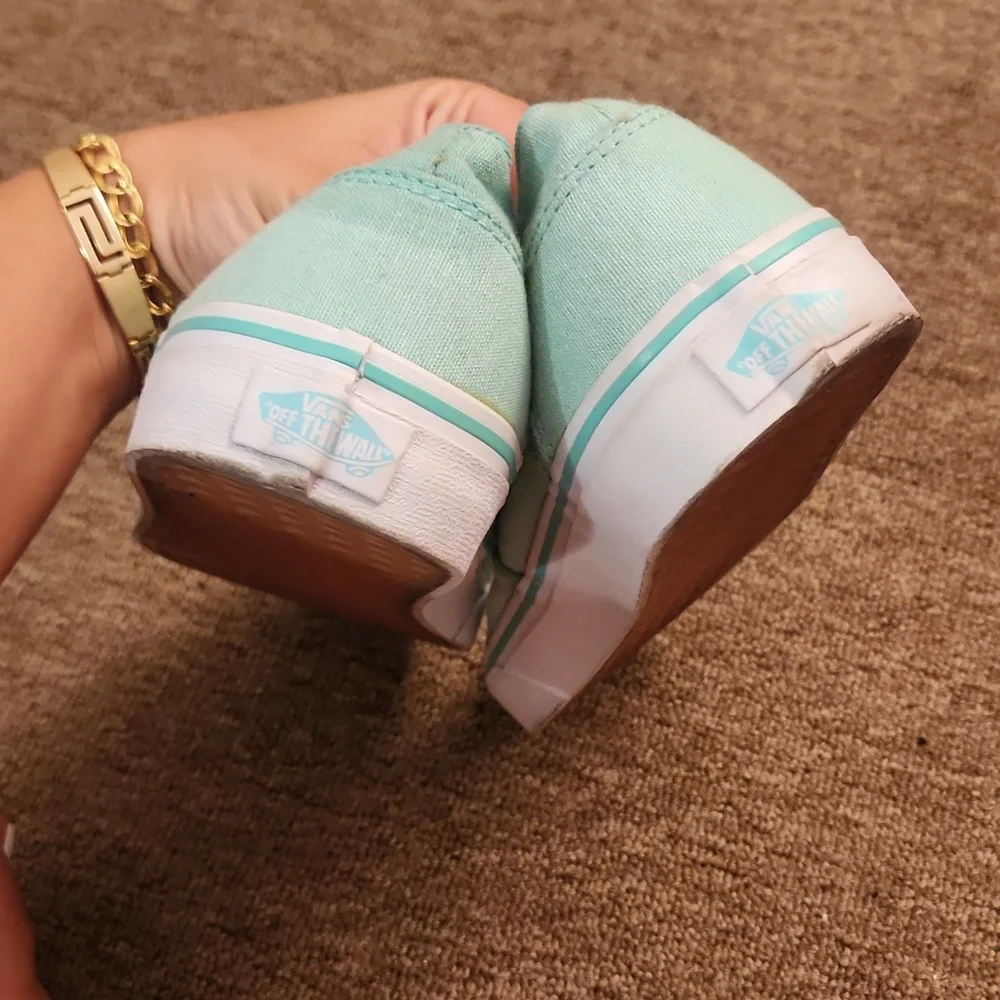 Vans - Picture 2 of 4